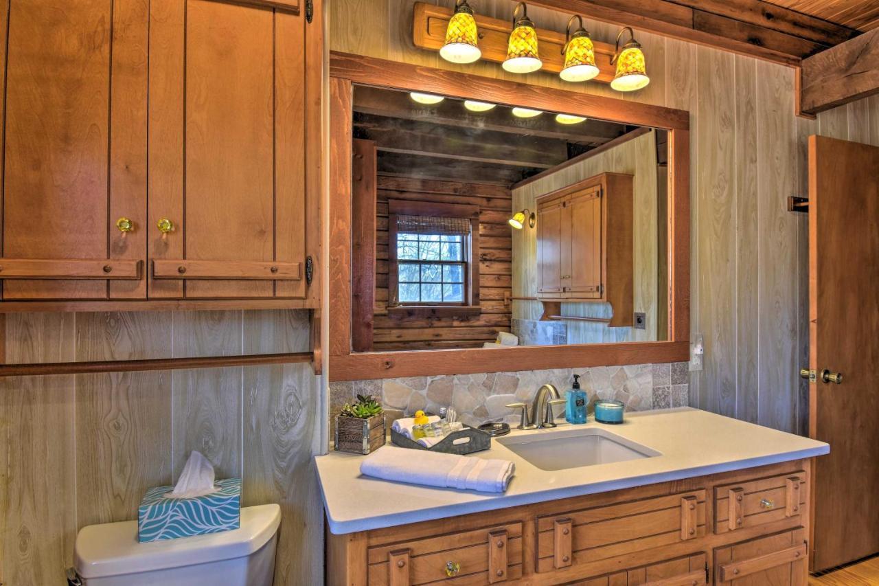Luxury Pearcy Cabin With 5 Private Acres And Hot Tub! Eksteriør bilde